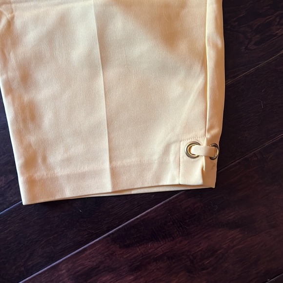 Rafaela curvy women’s capris - Picture 2 of 9